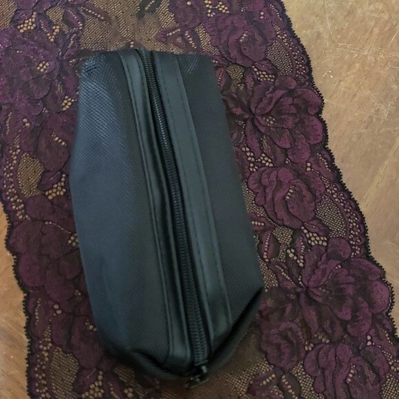 Tumi Amenity Kit Delta One Business Class - Picture 3 of 7